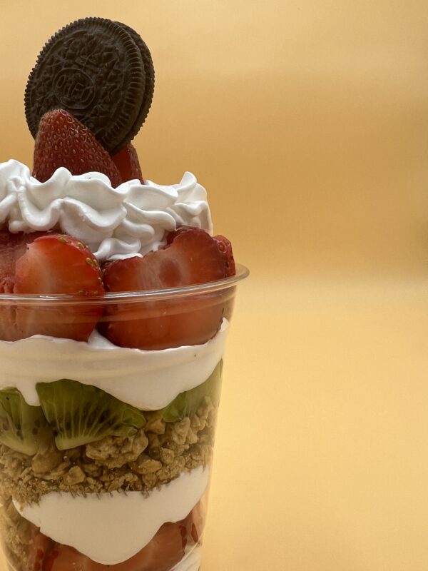 Strawberries with cream - Image 2