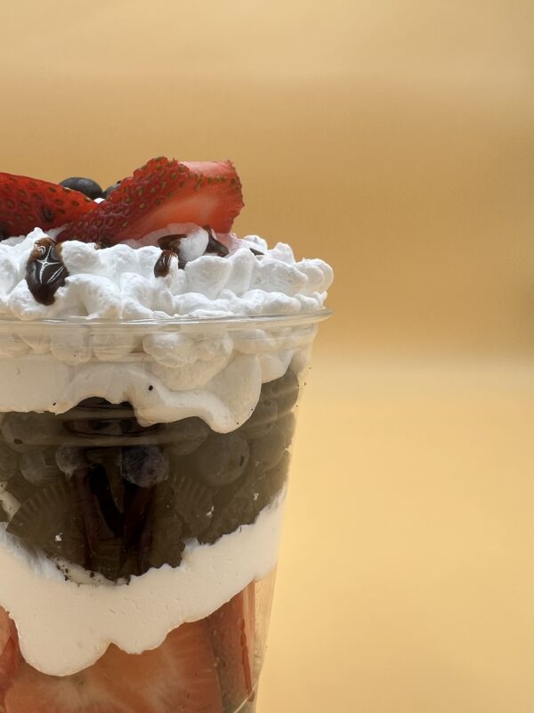 Strawberries with cream - Image 3